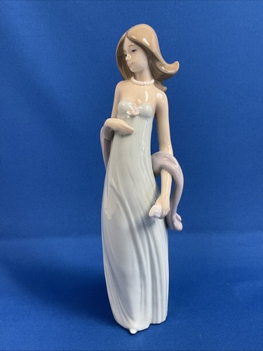 Lladro ingenue lady with - lady,