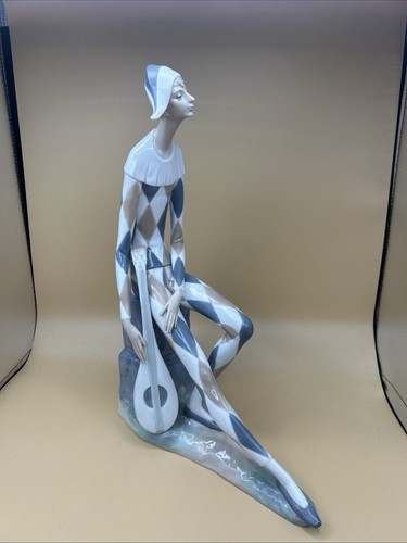 Lladro nao sitting harlequin - sitting,