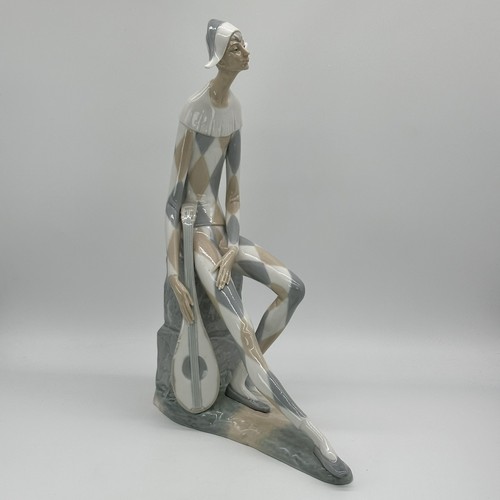 Nao lladro 0028 sad - by,