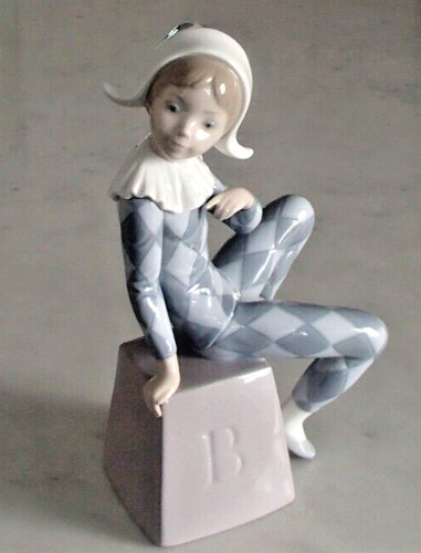 Lladro 5076 harlequin boy - 5076,