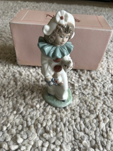 Nao lladro harlequin with dove - lladro,