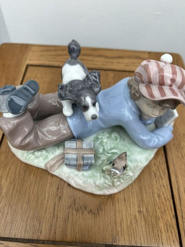 Lladro figurine boy with - figurine,