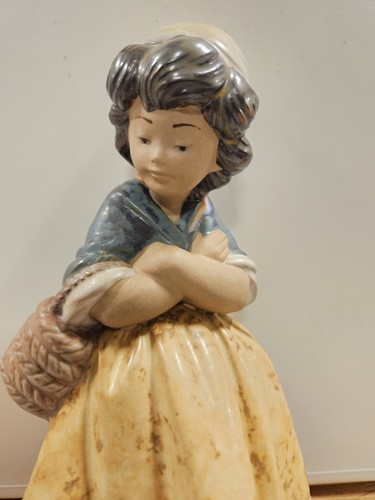 Lladro gres girl - gres, basket